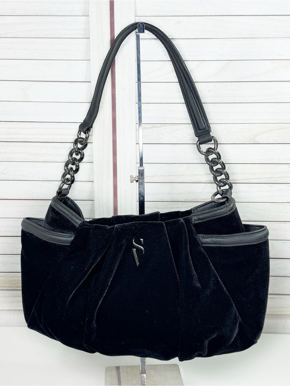 Simply Vera Vera Wang Velvet Side Pocket Shoulder Bag Black
